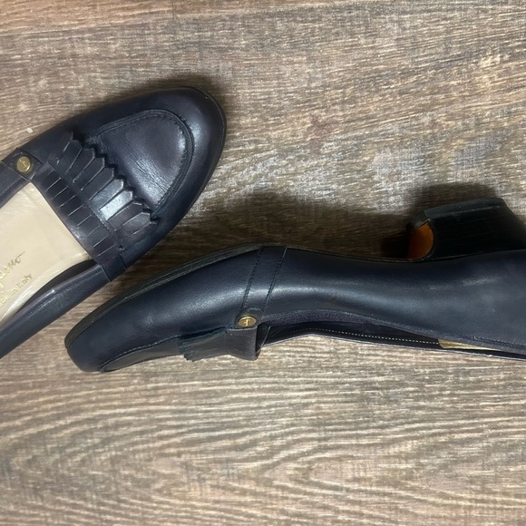 Salvatore Ferragamo 7.5E vintage navy micro heel preppy tasseled shoes. - Picture 10 of 15